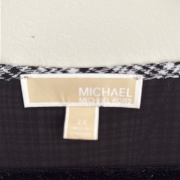 Michael Kors Size 2X Black and White Relaxed Blouse Square Pattern - Picture 2 of 7